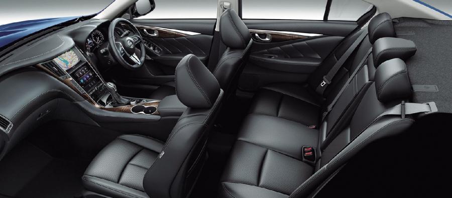 Интерьер Nissan Skyline GT (V37) 2019 года  (фото 2 из 19)